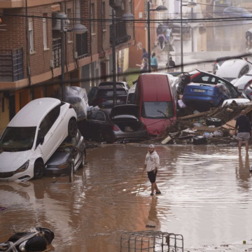 SPAIN WEEP AS IT’S HIT WITH DEADLIST FLOOD, GOVERNMENT DECLARES THREE DAYS MOURNING FOR THE DEAD