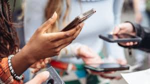 image AUSTRALIA LAWMAKERS APPROVE SOCIAL MEDIA BAN FOR CHILDREN UNDER 16