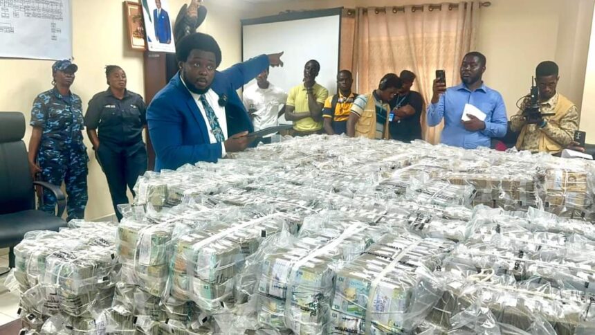 Photos And Video: Sierra Leone’s Anti Corruption Commission Recovers $1.5 Million From A Banker.