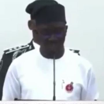 Video: Edo State Governor (Okpebholo) Struggles to Read the State’s Budget Say The Figure “Is Confusing Me.”