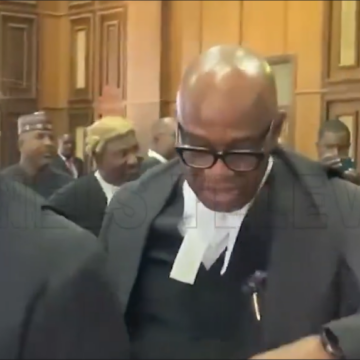 image Video: Yahaya Bello Exchange Pleasantries with Legal Practitioners, After He Was Granted ₦500 Million Bail.