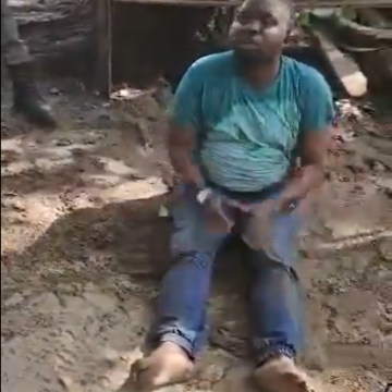 Videos: Custom Officers Allegedly Assault Civilians For Attempting To Record Videos In A Smuggling Zone In Badagry.