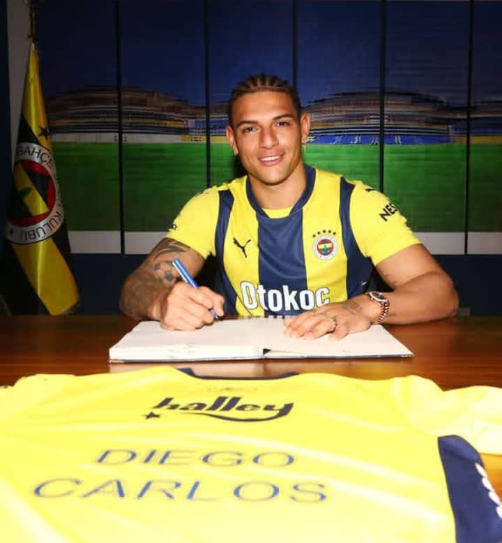 Fenerbarche completes the Signing of Brazilian Defender Carlos