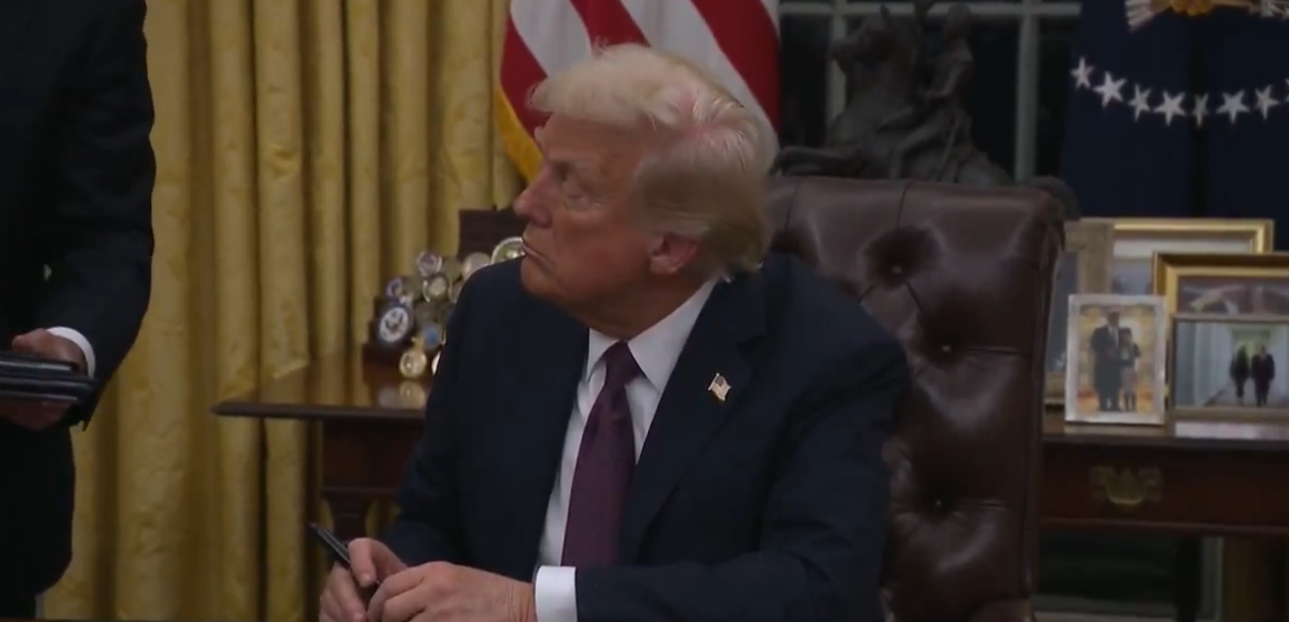 US President Signs Executive Order Ending Birthright Citizenship.