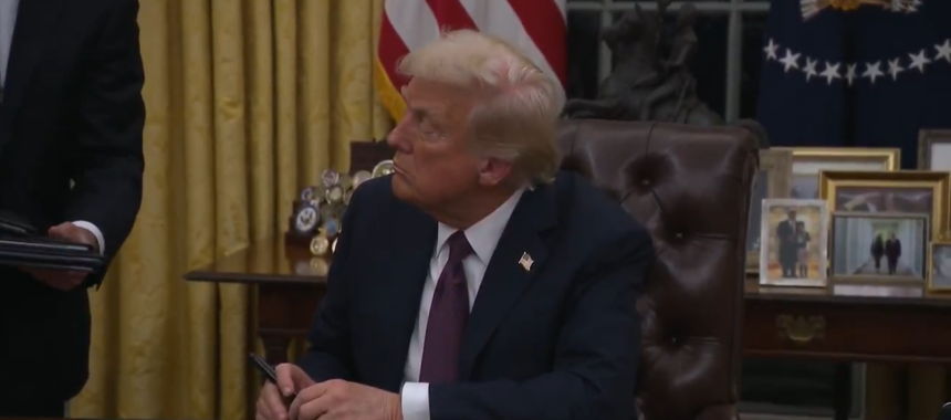 US President Signs Executive Order Ending Birthright Citizenship.