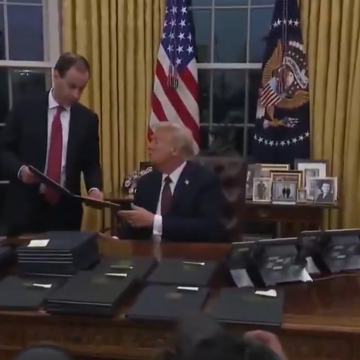 Video: President Trump Deletes The Biden Presidency With One Executive Order, Pardon Around 1500 J6 Political Prisoners.