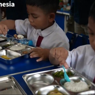 Indonesia Government Launches $4.3 Billion Free Meal Programme to Combat Malnutrition, Experts Doubt Long Term Sustainability.