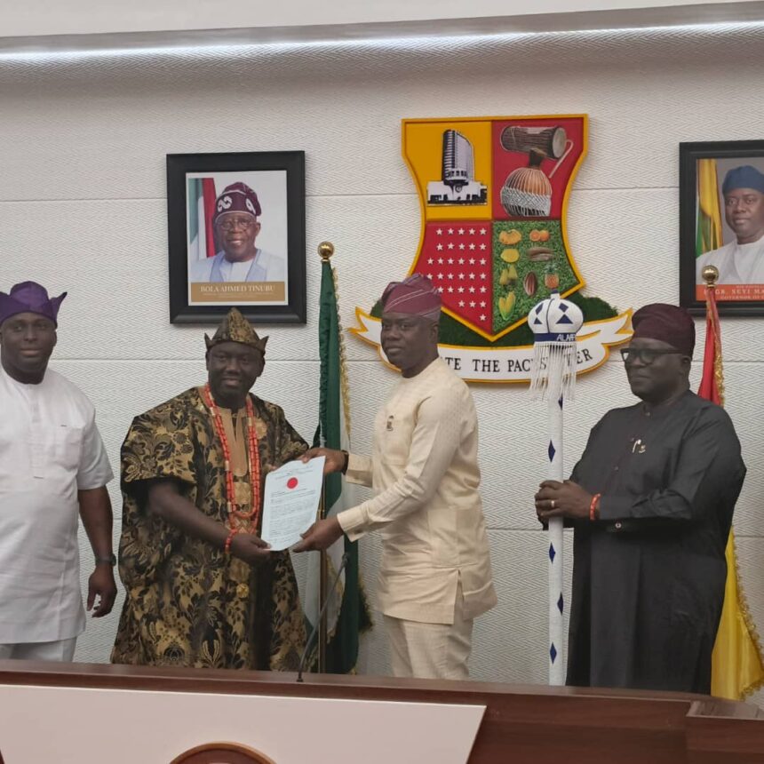 oyo s Governor Seyi Makinde Presents Staff of Office to New Alaafin of Oyo