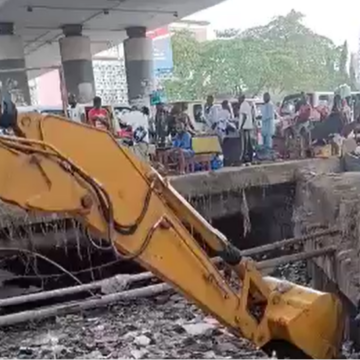 Lagos State Ministry Of The Environment And Water Resources Unclog Mcgregor Channel In Obalende To Ensure Flood Free State