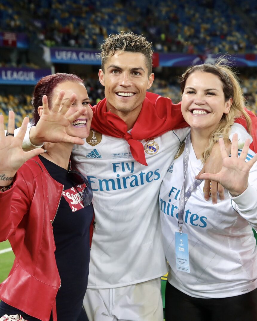  Al Nassr Captain Ronaldo, Celebrate His Women