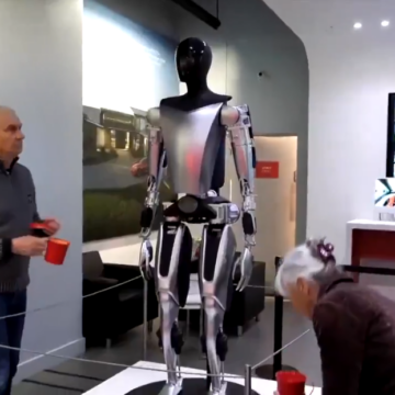 Vandalizing Optimus Robot In The UK Tesla Showroom