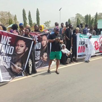 Senator Akpoti’s Supporters Storm NASS, Ask Akpabio To Step Down, Over Sexual Allegation And Abuse Of Office