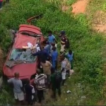 Vehicle falls from Otedola Bridge, driver rescued