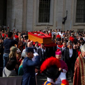 WhatsApp Image 2025-04-23 at 14.21.30_ee997967 Catholic Faithful Pay Final Respects To Pope Francis, In St. Peter’s Basilica