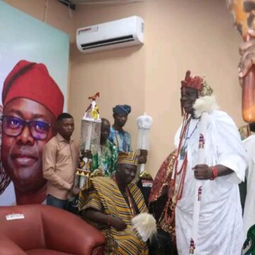 WhatsApp Image 2025-04-30 at 11.28.06_66ab99a0 Tussle, Tradition Or History? Controversial Debate About Alaafin Of Oyo And Ooni Of Ife Greeting Posture At The Government House In Ibadan
