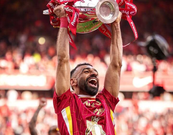 Photos; Liverpool Lift Premier League Title
