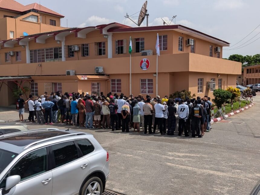 EFCC Arrests 120 Suspected Internet Fraudsters in Lagos