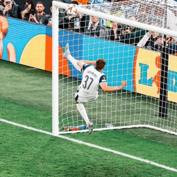 Goal Line Clearance Video: The Deciding Moment Mickey Van De Ven Saves The Day At Bilbao