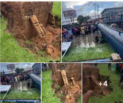 Video: A Massive Billboard Reportedly Fell And Claimed Many Innocent Lives In Aba, Abia State.