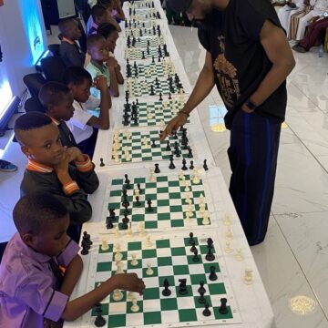 ‘Chess In Slums Africa’ Convener Tunde Onakoya In Le-Ife, Organizes Tournament For Children And Awarded Scholarship Prizes