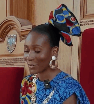 The YOUNGEST MAYOR in the U.K, the MAYOR OF BARKING AND DAGENHAM, called PRINCESS OPEYEMI BRIGHT & who is also a NIGERIAN-BRITISH, Hosted ABIKẸ DÀBÍRI to a town hall meeting at the LONDON BOROUGH OF BARKING AND DAGENHAM. Such a PROUD INSPIRATION to Nàíjá !!!🇳🇬👏👍👯‍♀💝🎉