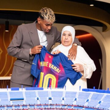  Fc Barcelona’s President, Joan Laporta Posing With Lamine Yamal As He Receives The Club’s Legendary Number 10 Jersey.