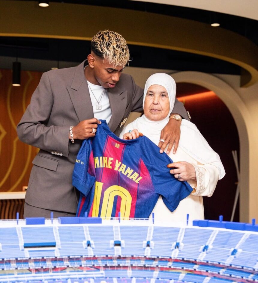  Fc Barcelona’s President, Joan Laporta Posing With Lamine Yamal As He Receives The Club’s Legendary Number 10 Jersey.