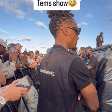 image Video: Tems Autograph With A Kiss After Fans Pen Refused To Write
