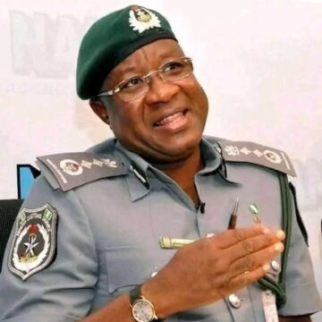 The late Comptroller General of Customs Alhaji Abdullahi Dikko Inde once came to pray in a mosque in Kaduna. After the prayers, he was stopped by a group of youths. He dipped his hand in his pocket and wanted to give them money. The youths said they don’t want money they need jobs. He asked them of their educational qualifications and was told they were all graduates. He promised to get back to them after collecting the number of one of them.
