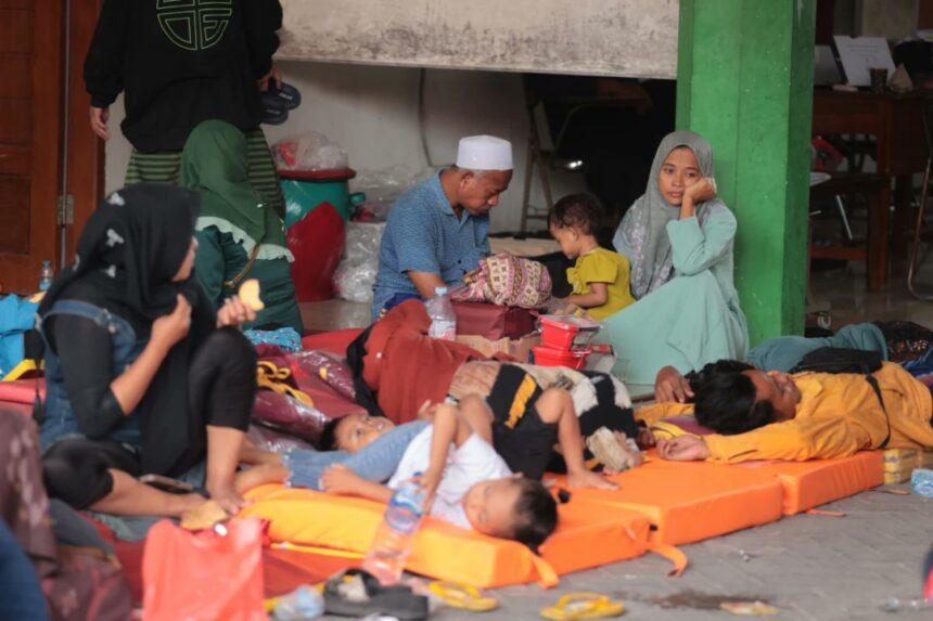 IMG-20250930-WA0060 Photo News: Al Khoziny Islamic Boarding School Collapses In Indonesia, Kills Three, 38 Are Missing And Injuring Several Dozens