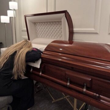 Erika, The Bereaved Wife Of Late Conservative Activist Charlie Kirk, Crying And Praying Over His Open Casket