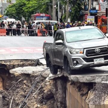 Bangkok Road Collapse Creates Sinkhole, Disrupts Traffic And Prompt Evacuations