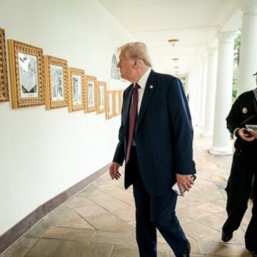 WhatsApp Image 2025-09-25 at 14.29.28_8d0e02ca The White House West Wing Places A Photo Of An Auto-Pen Instead Of A Portrait Of Former President Biden On The “Presidential Walk Of Fame”