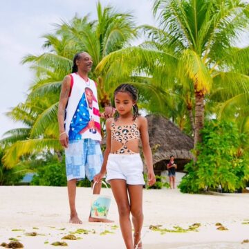 WhatsApp Image 2025-10-01 at 11.56.35_02dfdcf0 Photo News: “On Island 🏝️ Time 😴 ✈️ Wit My Granddaughter C.C.”—American Rapper Snoop Dogg On Grand Father’s Duty