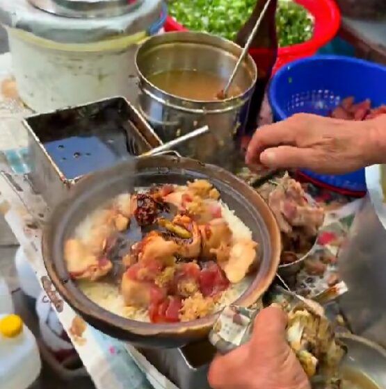 Street Food: Claypot Chicken Rice Found Only In Malaysia, Singapore & Thailand.