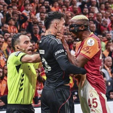Galatasaray Star And Nigerian Striker Victor Osimhen’s Reaction That Serves Him Yellow Card After Grabbing  Besiktas Emirhan Topçu By The Throat