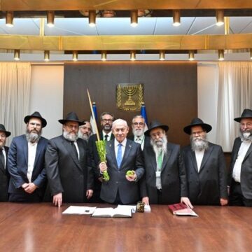 WhatsApp Image 2025-10-07 at 14.32.25_95857522 Netanyahu Hosts Delegation Of Chabad Rabbis In Honor Of The Sukkot Celebration, Emphasis That Its” The Tradition Of Israel, Which Gives Us The Power To Defeat Our Enemies