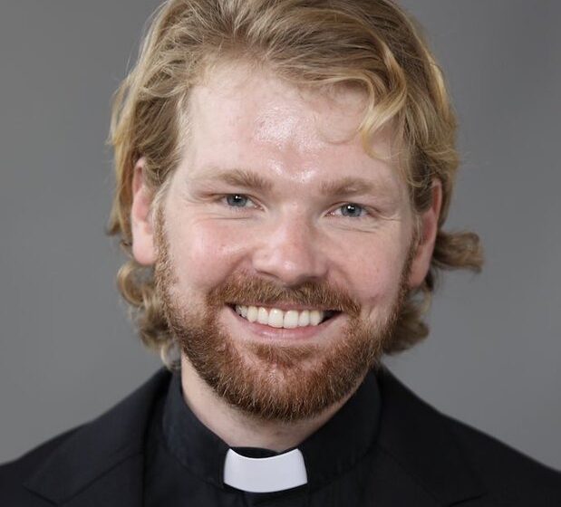 Video: ICE Agent Pelts Minister Of The First Presbyterian Church In Chicago, Reverend David Black In The Head With A Pepper Ball While Protesting On Government Property.