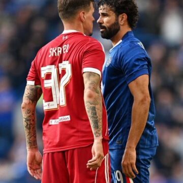 Diego Costa Resumes Fight With Liverpool Martin Skrtel During Chelsea Legend Game Following An Altercation Occurrence After A Strong Challenge On The Spaniard.