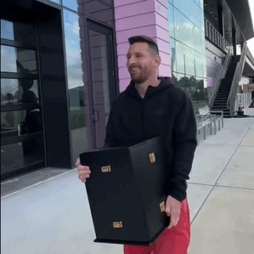 image Video: Leo Messi Shows Off His 8th Ballon d’Or To The Inter Miami Academy Players