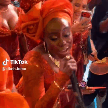 Video: Award Winning Singer Teni Makanaki, Actively On Her Bridesmaid Duty
