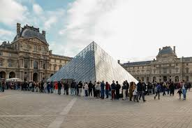 image Louvre Reopens After Jewel Heist With Thieves Still On The Run