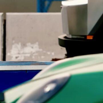 snaptik_1973370633317666816 Elon Musk Announces ‘Tesla Cybertruck Beats A 911 While Towing A 911, Which Mean It Can Carry A 911 Faster Down A 1/4 Mile Than The Porsche Can Travel By Itself’