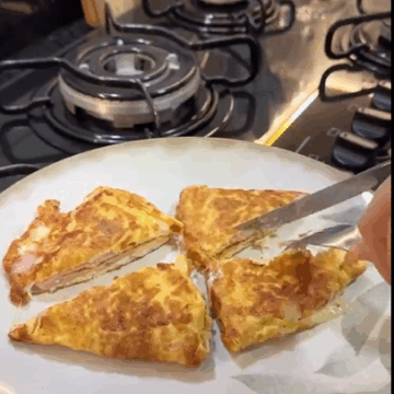 Video: Egg Filling For Breakfast Are The Way To Go, A Drink Of Your Choice Will Do Just Fine