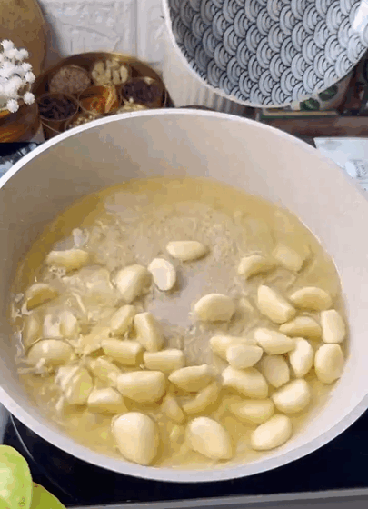 Food Video: Recipe For Cheesy Garlic Bread