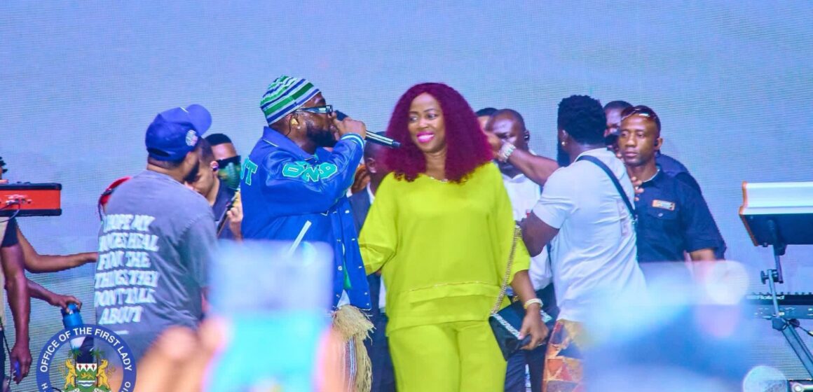 1 Photo Story: First Lady Of Sierra Leone, Fatima Maada Bio Attends Nigerian Afrobeats Artist Davido’s Performance At Sugarland Beach, Says Music Fosters Unity.