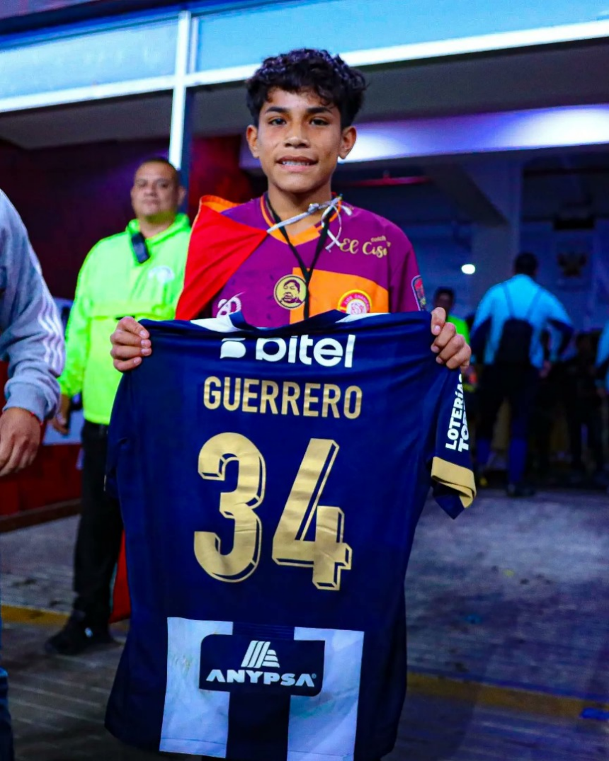 15-Year-Old Peruvian Teen Dreams Come Through After Officials Deny Him Entry To Commentate Copa Libertadores Final, Calls The Match Fom A Hill.