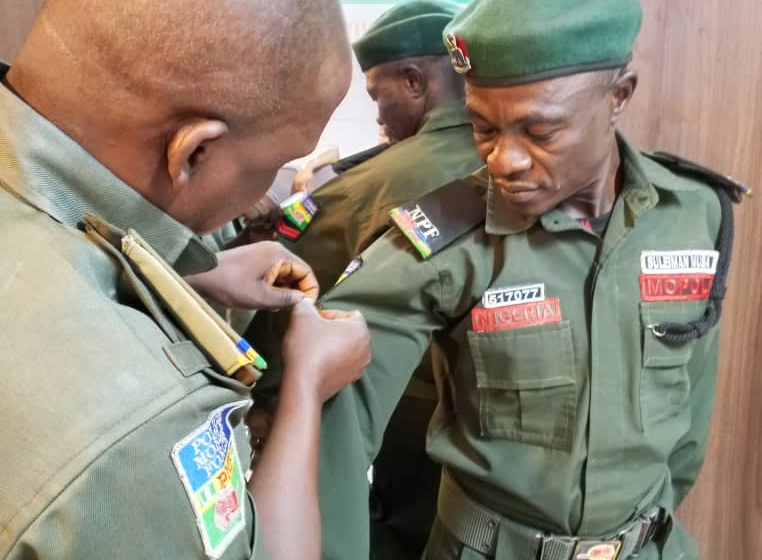 F/No: 517077 CPL Suleiman Musa serving at 45 PMF has been caught on escort last week and he was deducted from Corporal to constable for the offense of indiscipline to lawful order of IGP and presidential order….