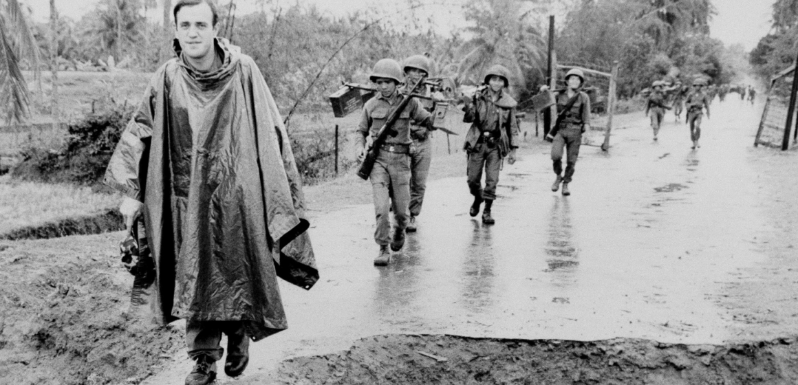 image Pulitzer Prize-Winning Correspondent Peter Arnett, Who Reported From Vietnam And Gulf War, Has Died