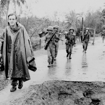 Pulitzer Prize-Winning Correspondent Peter Arnett, Who Reported From Vietnam And Gulf War, Has Died